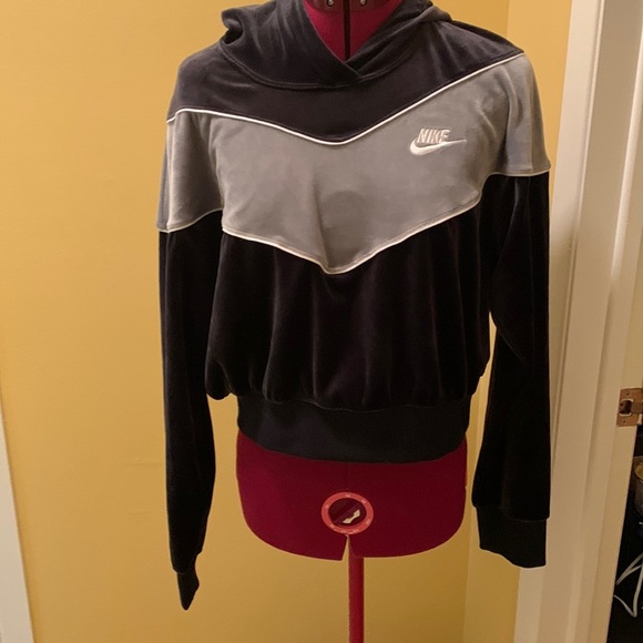 WOMENS NIKE HERITAGE “Plush Velvet'' PULLOVER HOODIE NWOT 🔴 - Picture 3 of 15